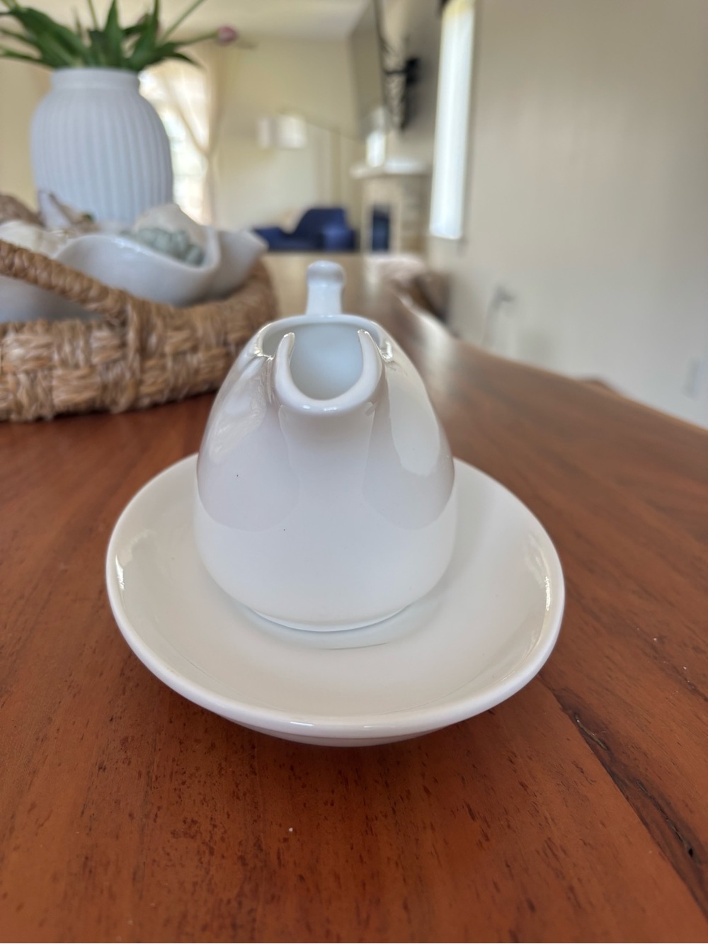 White Porcelain Gravy Boat with Underplate - Picture 4 of 8